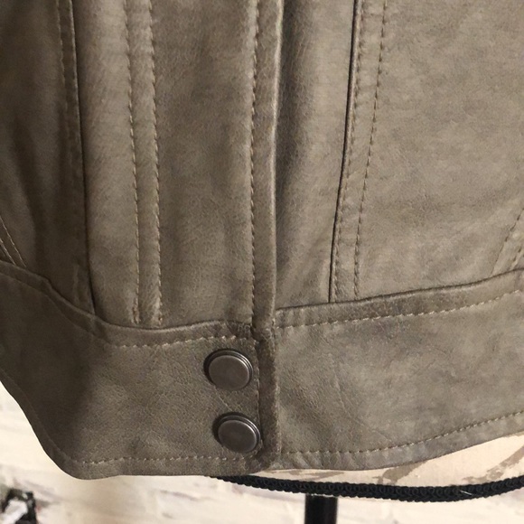 BERNARDO Tailored Faux Leather Jacket size Large. Chest measures 15”, - Picture 6 of 7